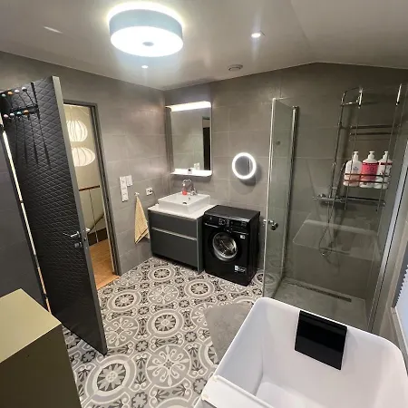 Modern, Spacious Apartamento