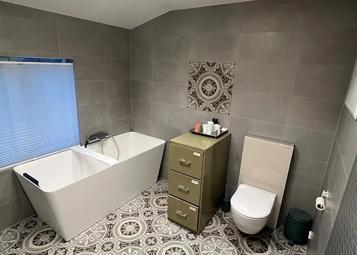 Modern, Spacious Lii