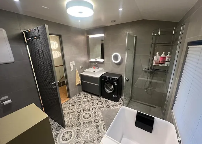 Modern, Spacious Apartamento